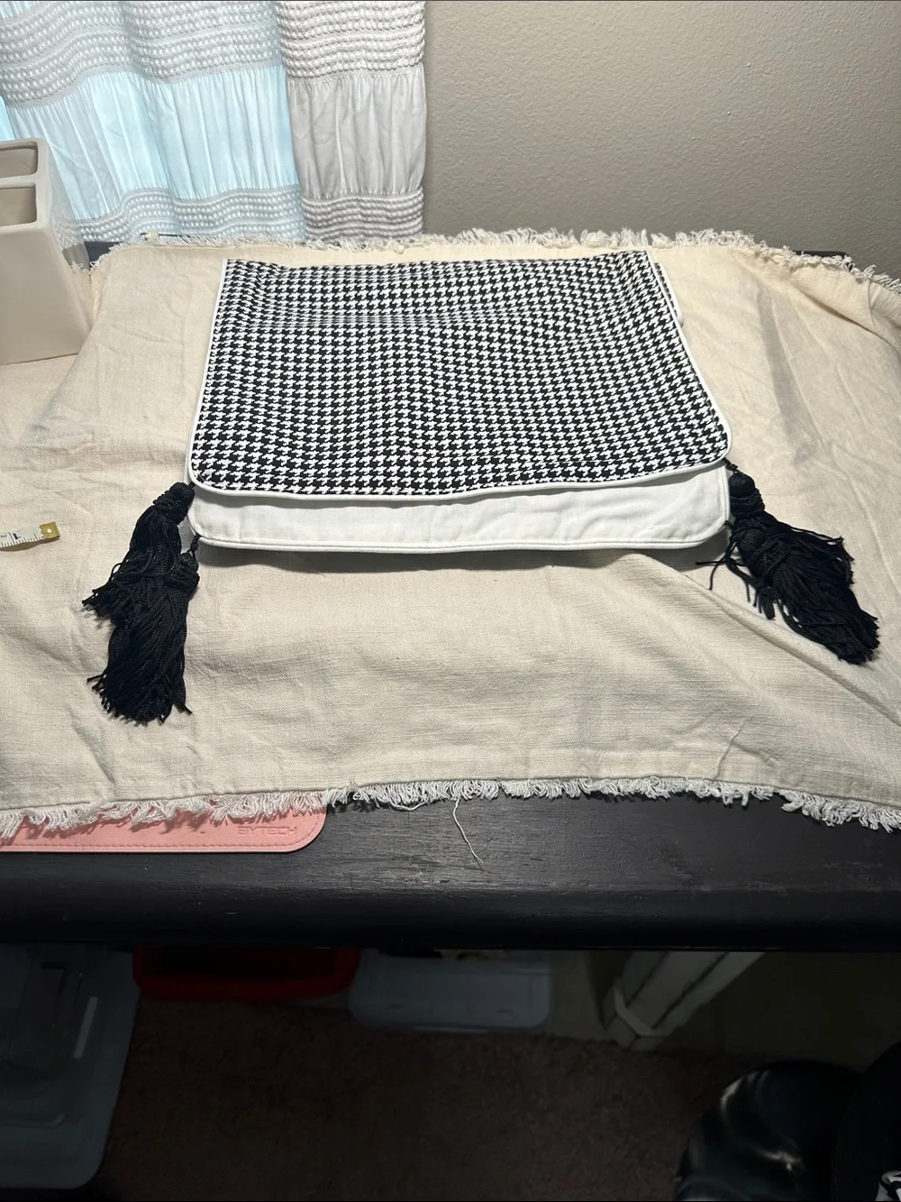 Black & white Houndstooth table Runner with Placemats.
